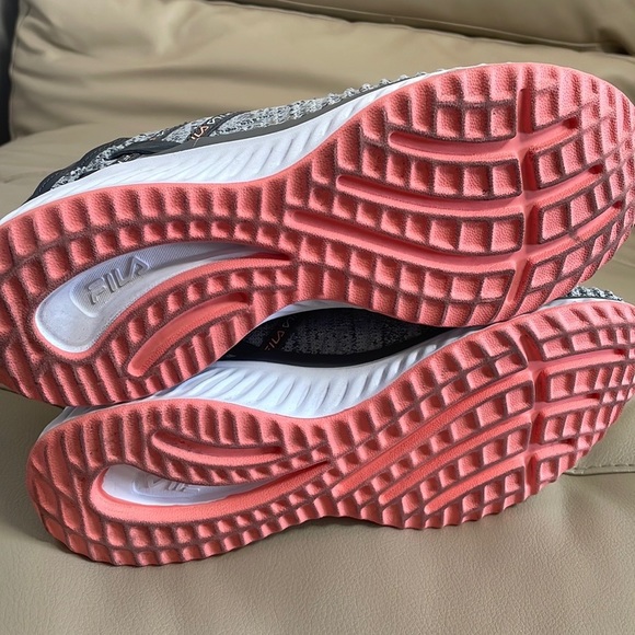 Fila women’s 10 US - Picture 4 of 6
